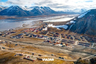 El pueblo donde está “prohibido morirse” y la razón real detrás del mito (Longyearbyen, Svalbard)