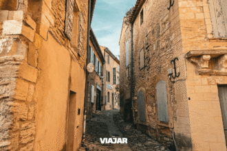 Tranquilas calles de Ambert, este encantador pueblo grandes